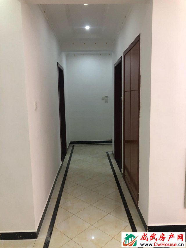 文亭蓝水湾 3室2厅 115平米 精装修 47万元