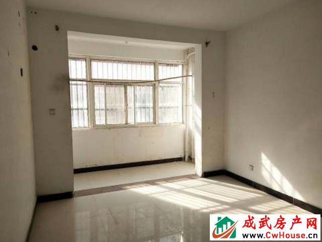 富达东方城 3室2厅 118平米 简单装修 750元/月