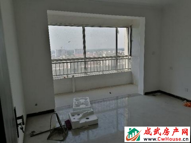 锦华锦绣园 3室2厅 115平米 简单装修 13000元/月