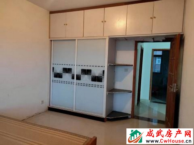 富达东方城 2室2厅 96平米 简单装修 8000元/月