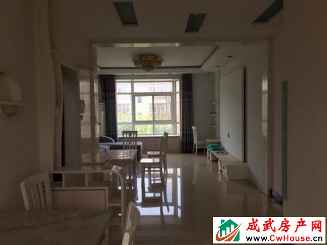 文亭蓝水湾 3室2厅 129平米 精装修 1250元/月