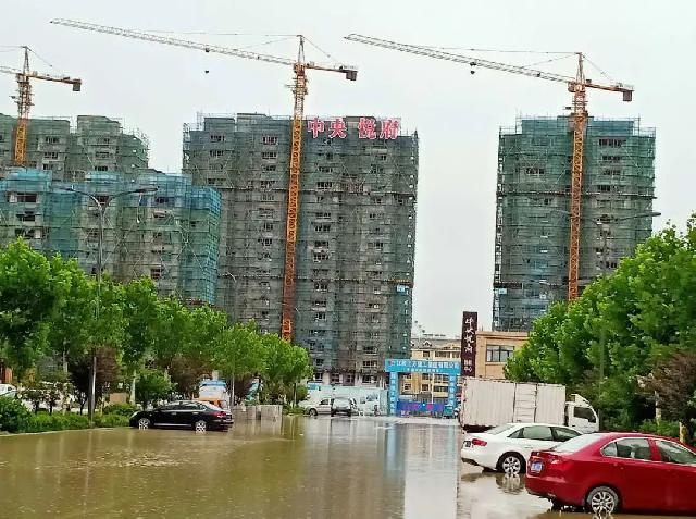 暴雨后，成武在看“海”，珑璟湾地面抬高设计，高瞻拒“水”！