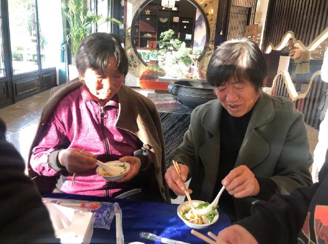 绿城·桂语江南丨以爱之名定格全家幸福，面长情长敬献福寿安康