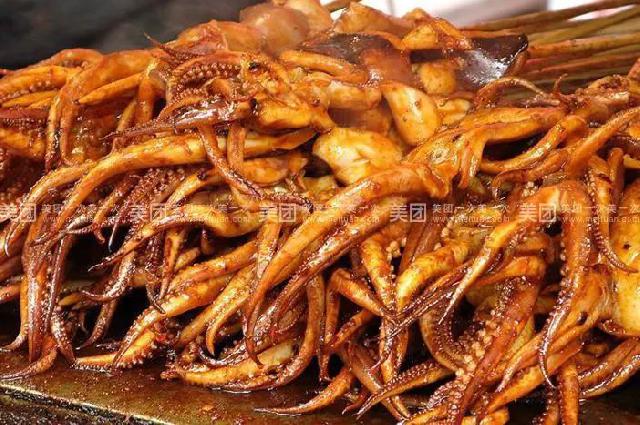 蓝水湾风情街开街啦，吃喝玩乐购一站式街区……