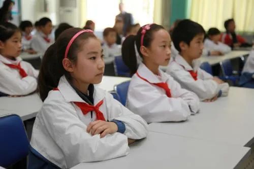 观澜·尚境城市升级力作·伴湖叠墅洋房璀璨绽放。